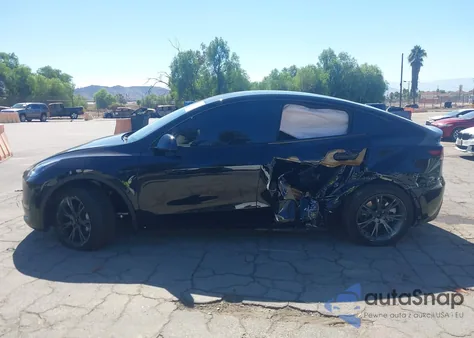 2025 Tesla Model Y Long Range Dual Motor Rear-Wheel Drive from USA, damaged, VIN 7SAYGDED5SF248415
